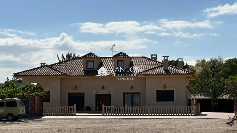 Chalet de Lujo en Aspe con Piscina Interior y Exterior