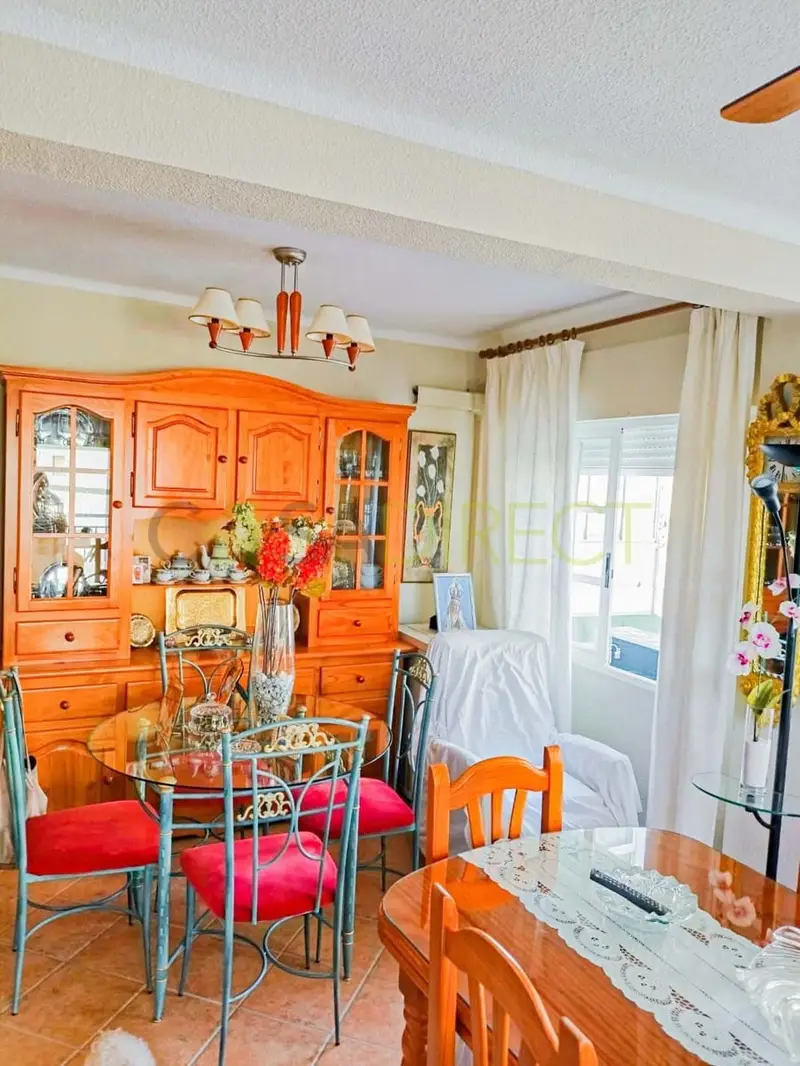Apartamento en Torre del Mar con Vistas al Mar y Piscina Alquiler Temporada