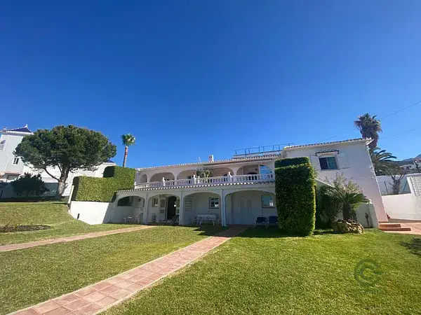 Villa de Lujo en Nerja 5 Viviendas 440m2