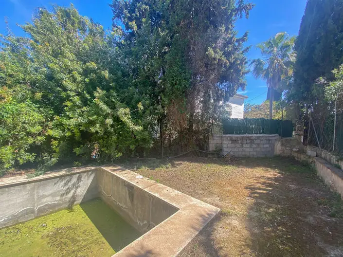 Villa de 6 Dormitorios en Nueva Andalucía - Oportunidad de Inversión