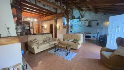 Casa rústica en venta en Calle Ahusín