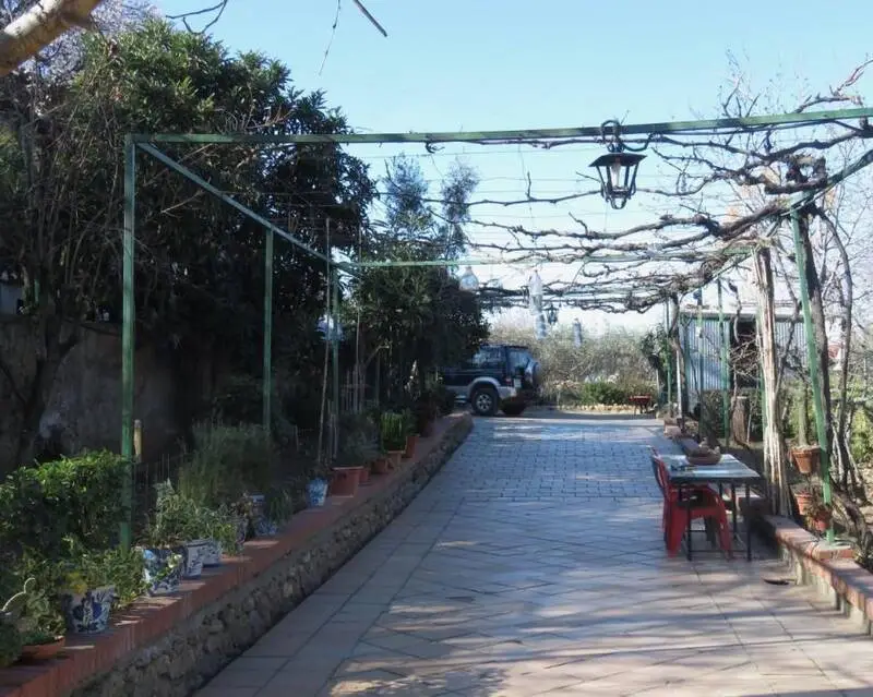 Casa de Campo con 2 Viviendas de 3 Dormitorios en Dilar
