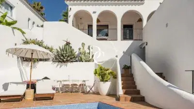 Casa en Alquiler Estilo Ibicenco con Piscina y Vistas