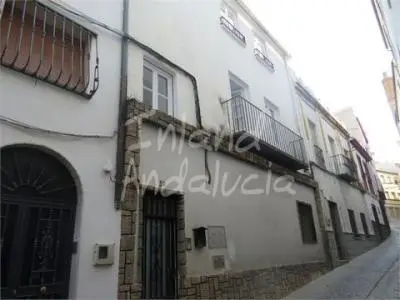 Tres Apartamentos en Martos: Ideal Alquileres Vacacionales y Negocios