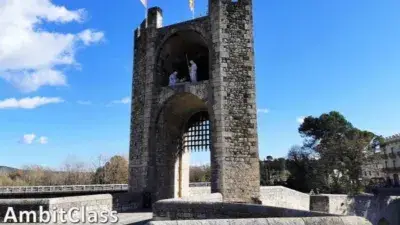 Casa señorial en Besalú con jardín y vistas al río
