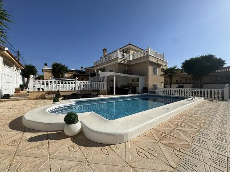 Villa de 4 Dormitorios en Ciudad Quesada