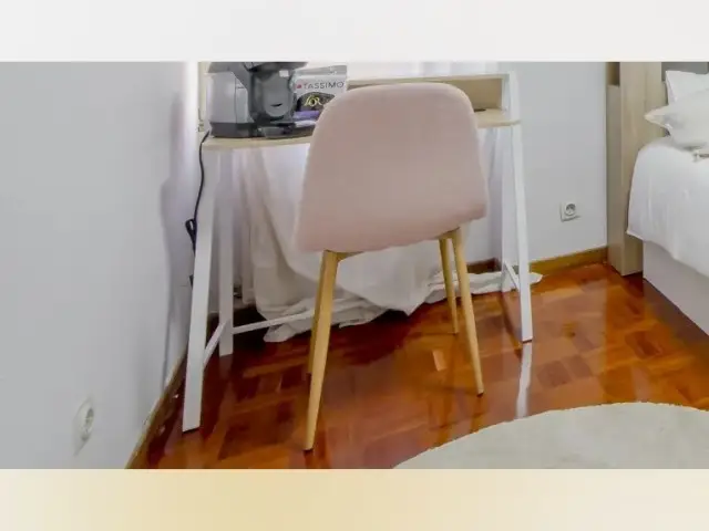 Se alquila habitación en piso de 7 habitaciones
