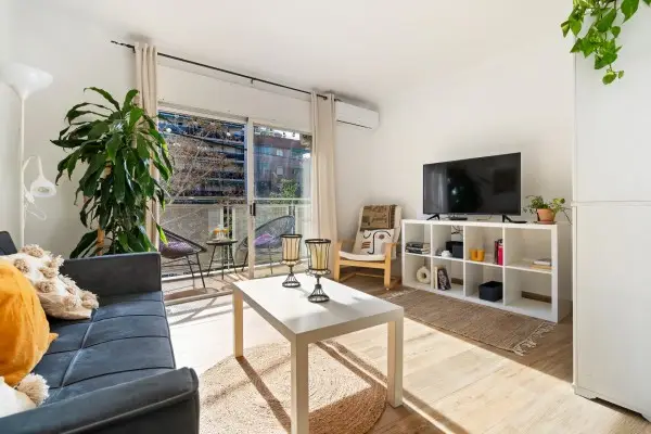 Apartamento Reformado en Barcelona 2 Dormitorios Balcon Cocina Equipada