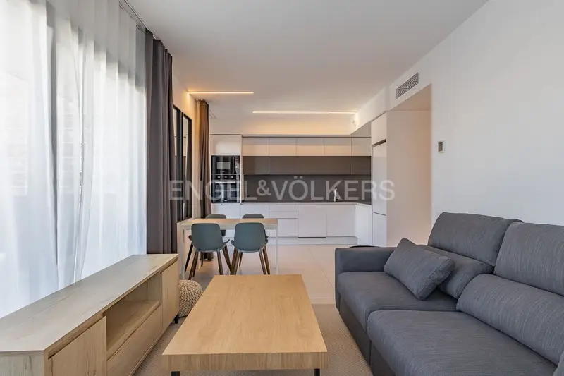 Apartamento en Alquiler en Barcelona - Obra Nueva con Terraza y Piscina