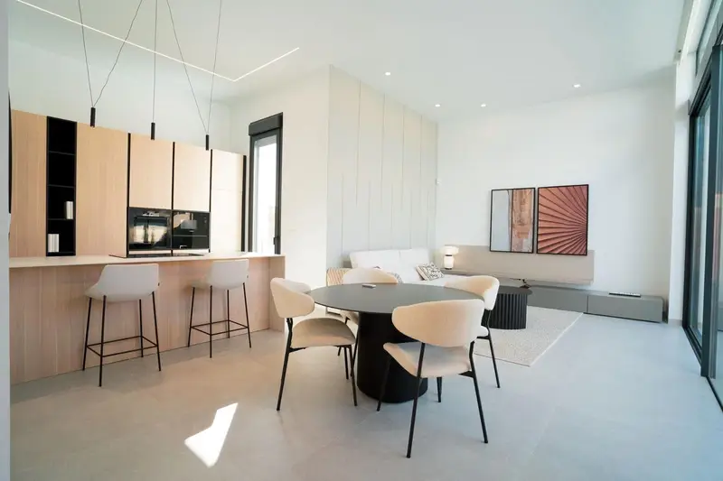 Chalet en Venta Rojales: Villas de Lujo con Piscina y Jardín
