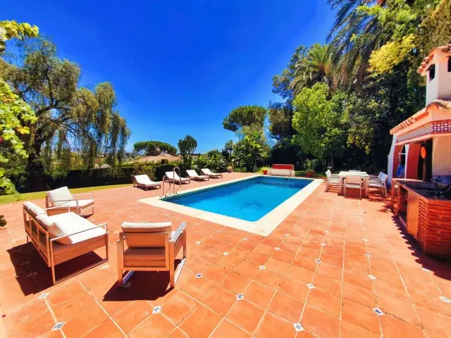 Casa-Villa de 4 Dormitorios alquiler Las Brisas, España