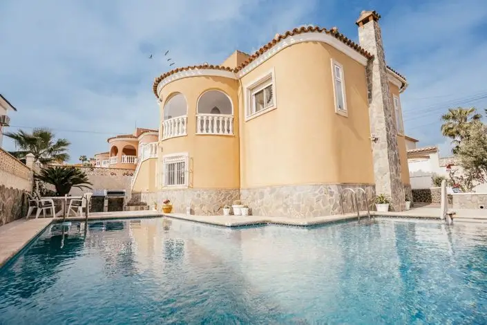 Villa de Lujo en Venta 4 Dormitorios Cerca de la Playa