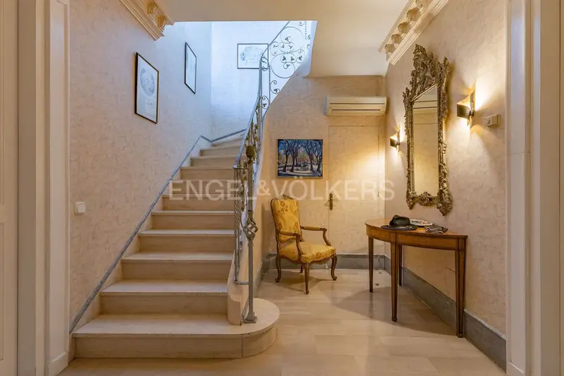 Chalet en Bellaterra 350m2 con Jardin 2000m2 cerca Colegios Internacionales
