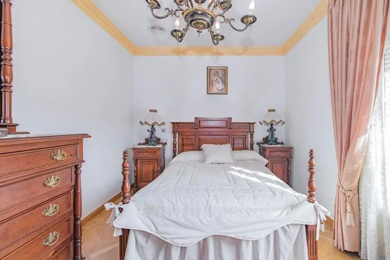 Chalet independiente en Ogijares con piscina y apartamento