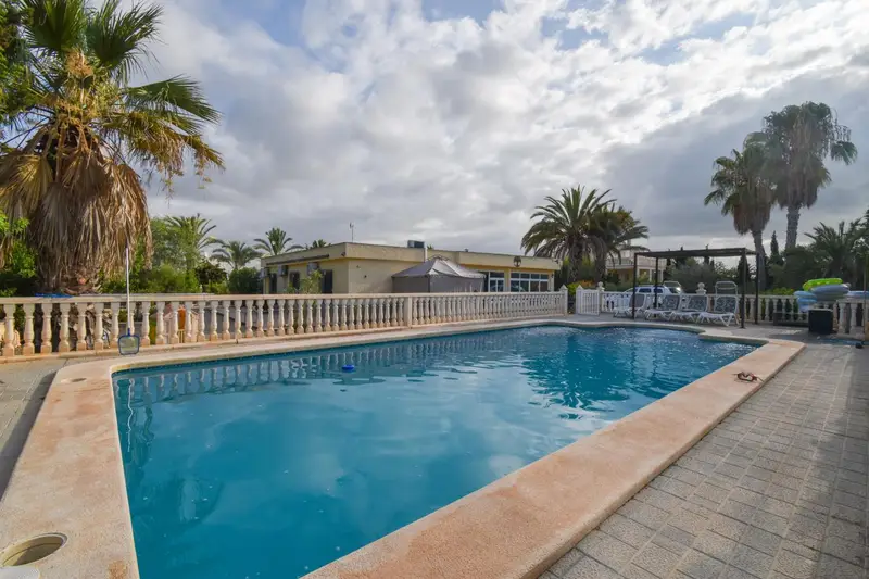 Venta de casa con piscina en Elche (Elx)