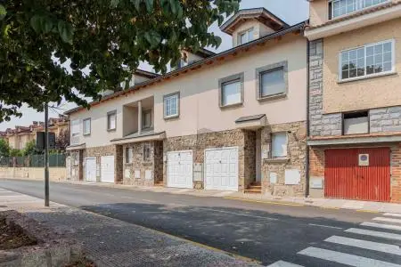 Chalet/casa adosado en venta en CENTRO, Cerceda, Madrid