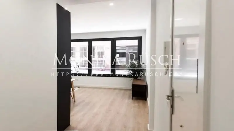 Piso en Venta en Barcelona: Moderno y Reformado
