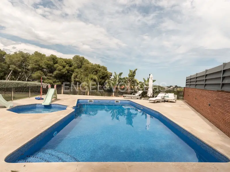 Chalet Lujo Castelldefels 600m2 Vistas al Mar Piscina Jardin