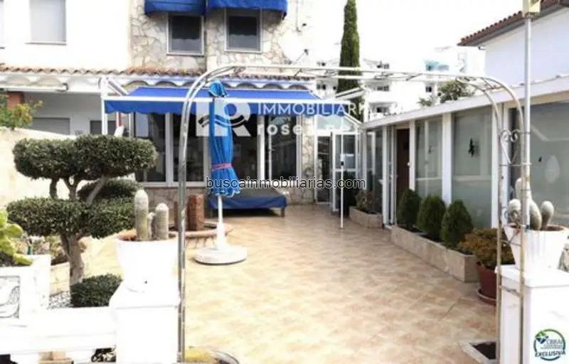 Villa en venta en Roses