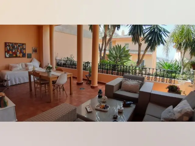 Atico en Nueva Andalucia con vistas al mar