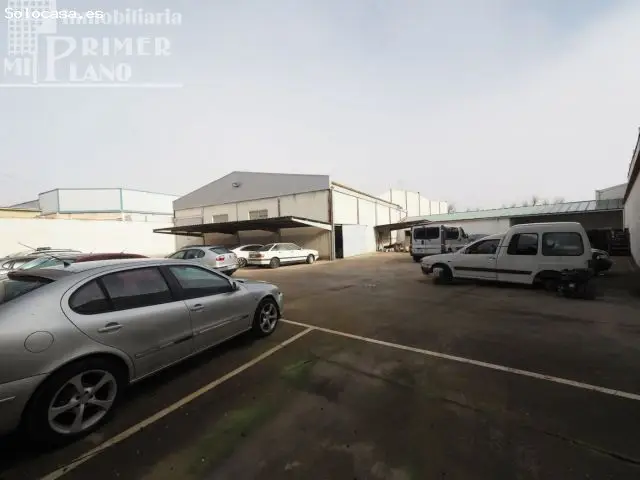 Nave Industrial con Local de Exposicion en Ctra Argamasilla