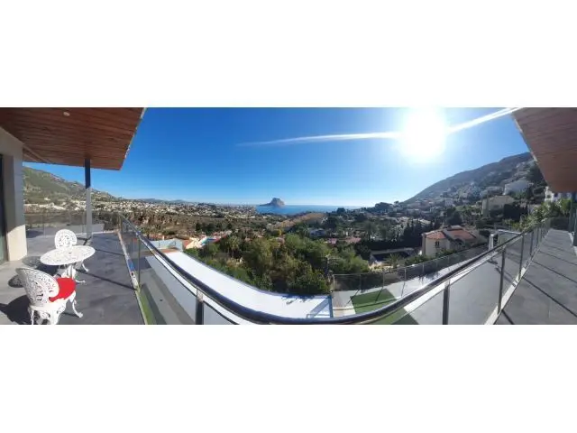 Villa de Lujo en Calpe con Vistas Panorámicas al Mar