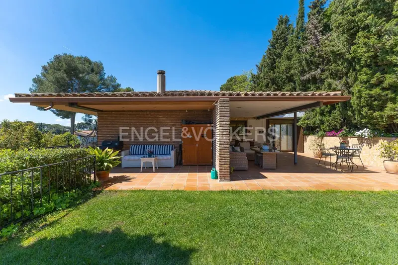 Chalet en Bellaterra 450m² con Piscina y Jardín