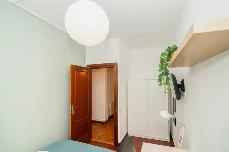 Habitacion amueblada en Pamplona con wifi, agua y luz incluidas