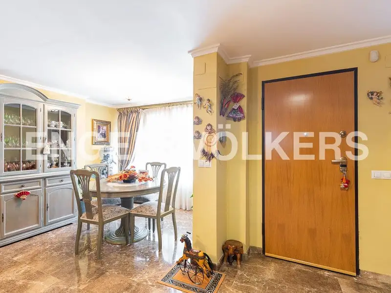 Casa Adosada en Requena 201m² 4 Dorm 2 Baños Garaje Terrazas