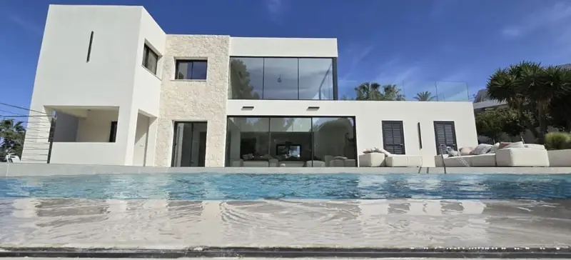 Villa de Lujo en Venta en Santa Ponsa Mallorca
