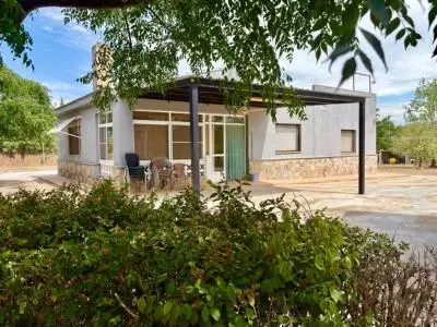 Chalet con Piscina en Jesus