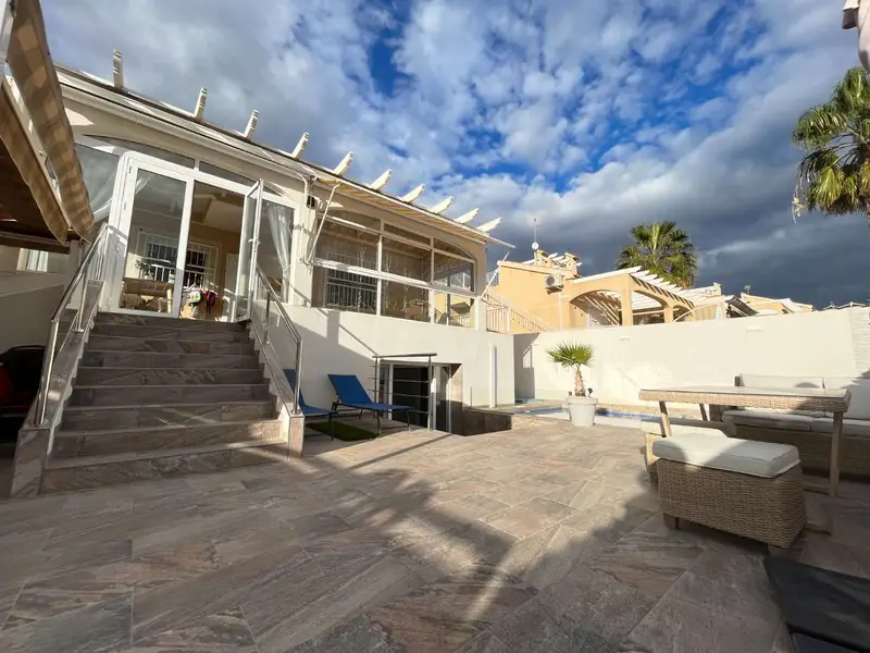 Casa con Piscina en Orihuela 3 Dormitorios 3 Baños Reformada