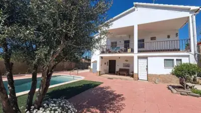 Chalet en Venta en Piera con Piscina y Apartamento