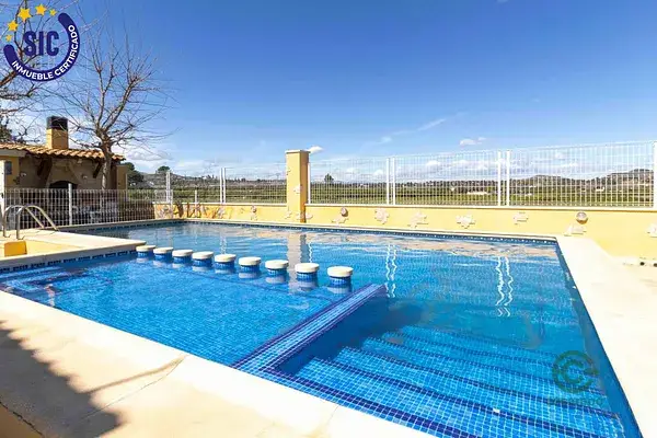 Chalet en Montroy con Vistas a la Montana y Piscina