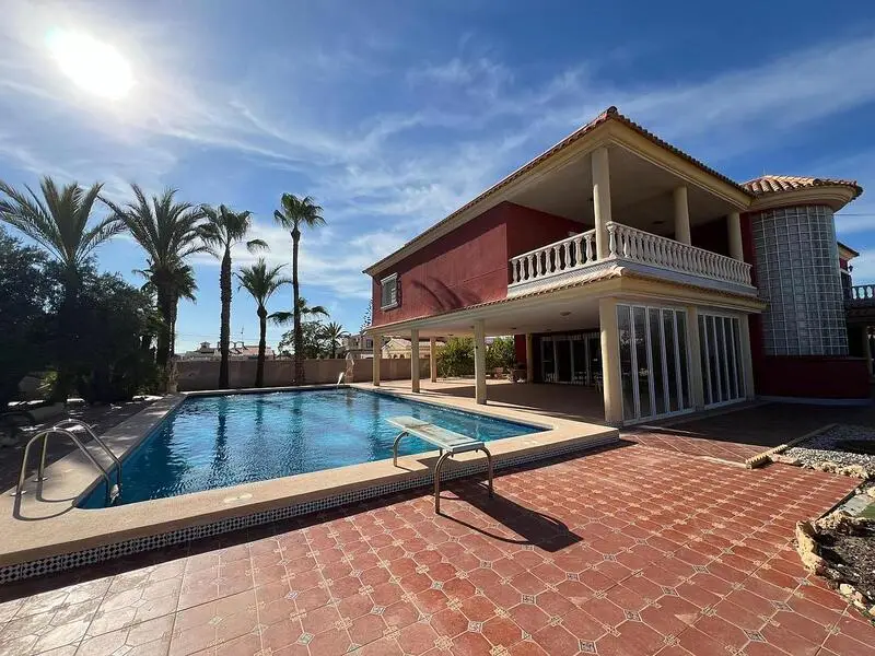Villa de Lujo en Torrevieja 6 Dormitorios Piscina Privada