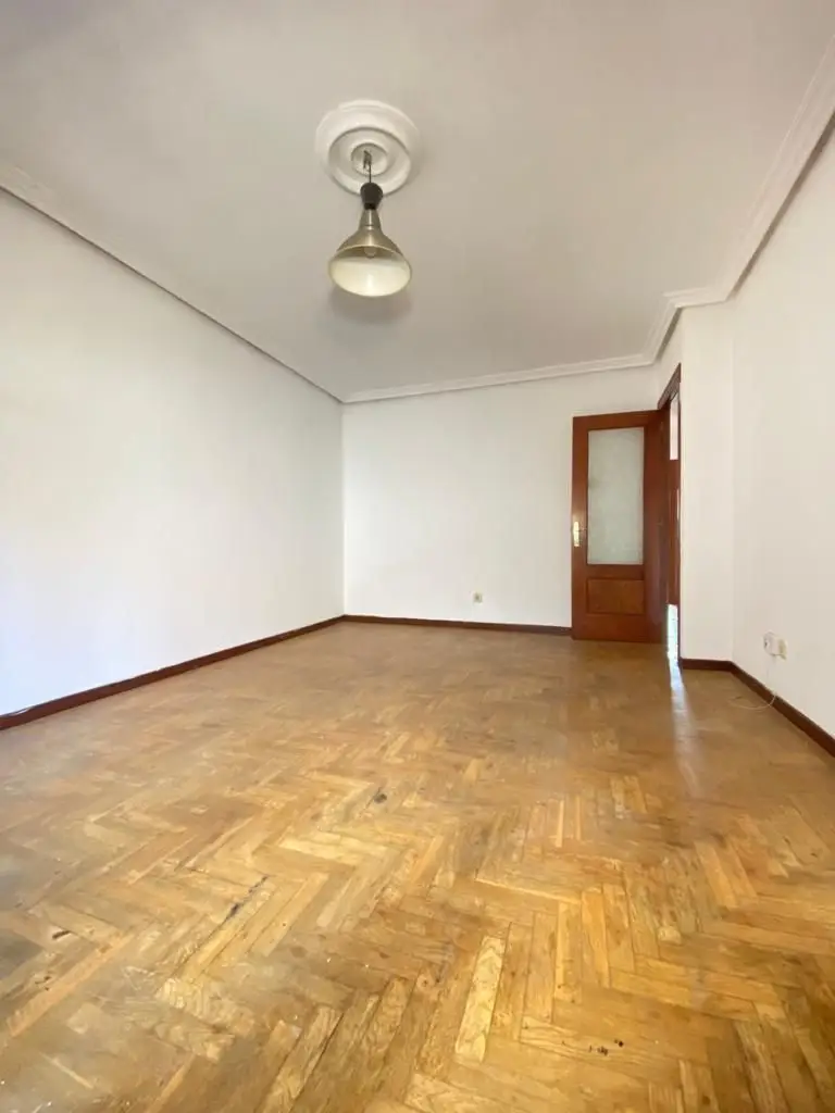 Venta Piso 3 Dormitorios Lugones Pola de Siero