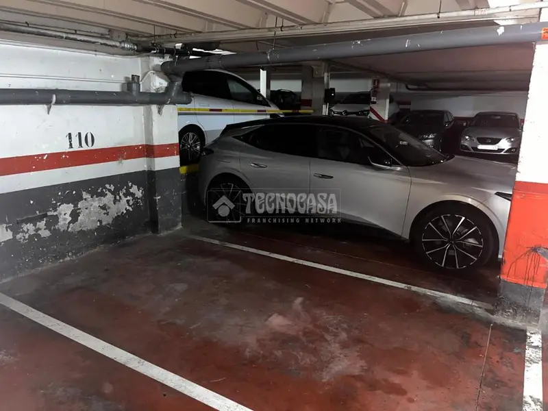 Plaza de Garaje en Nou Barris Cerca del Metro