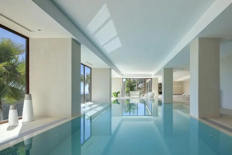 Villa de Lujo en Benahavis: Spa, Restaurante y Vistas Panorámicas