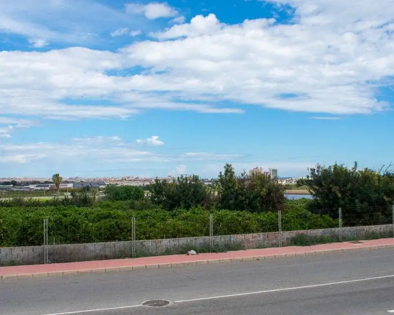 Villa Moderna en Los Altos Alicante con Piscina y Vistas al Mar