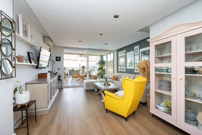 Chalet Independiente con Piscina Privada en Otura