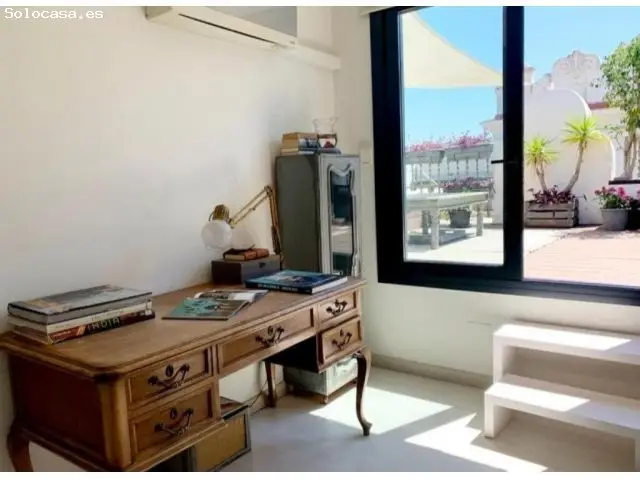 Atico Reformado con Terraza 20m2 en el Barrio de Poble Sec