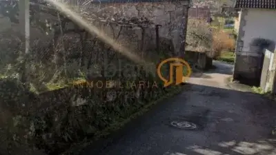 Casa Rustica en Venta en Poio Finca Edificable 2000m2 Vistas a la Ria