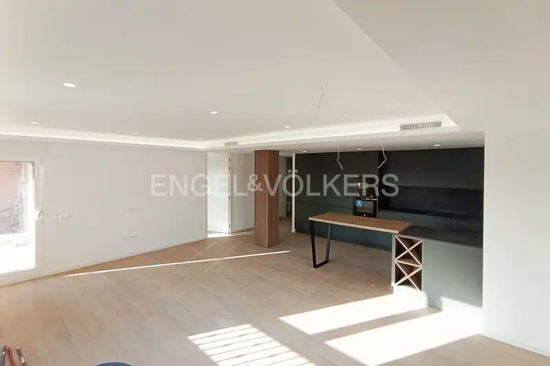 Apartamento en Recoletos Madrid con Terraza y Garaje