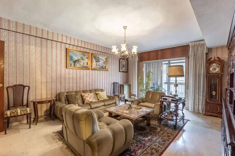 Piso en venta en Centro Granada 5 habitaciones 2 baños