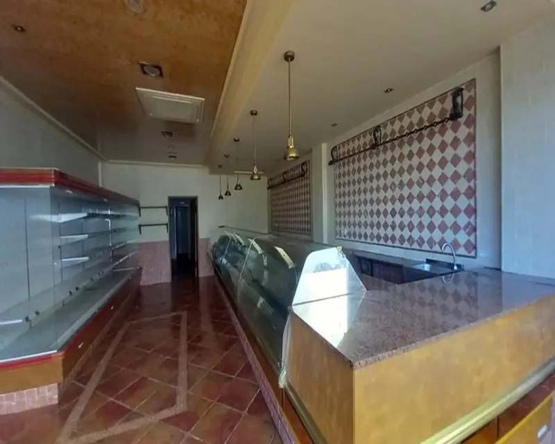 Local en Venta en Badajoz 162m2 Julio Cienfuegos Linares