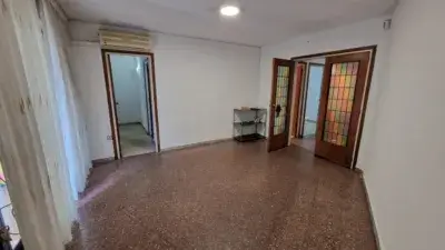 Piso en venta Avinguda Torrent Gornal 4 habitaciones cerca metro L1