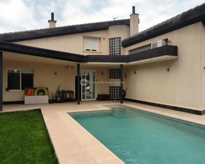 Villa 4 Dormitorios Alcoy
