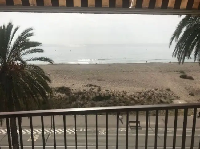 Piso en venta primera linea mar La Pineda Castelldefels