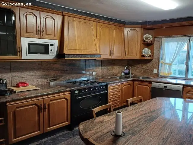 Casa con Terreno y Piscina en Villestro cerca Santiago