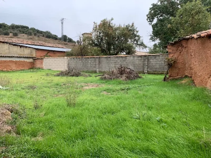 Chalet en Alar del Rey con 4 Dormitorios y Patio de 591m2